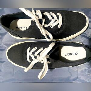 Old Navy Women’s Sneakers – Size 6.5 (23.5 cm)